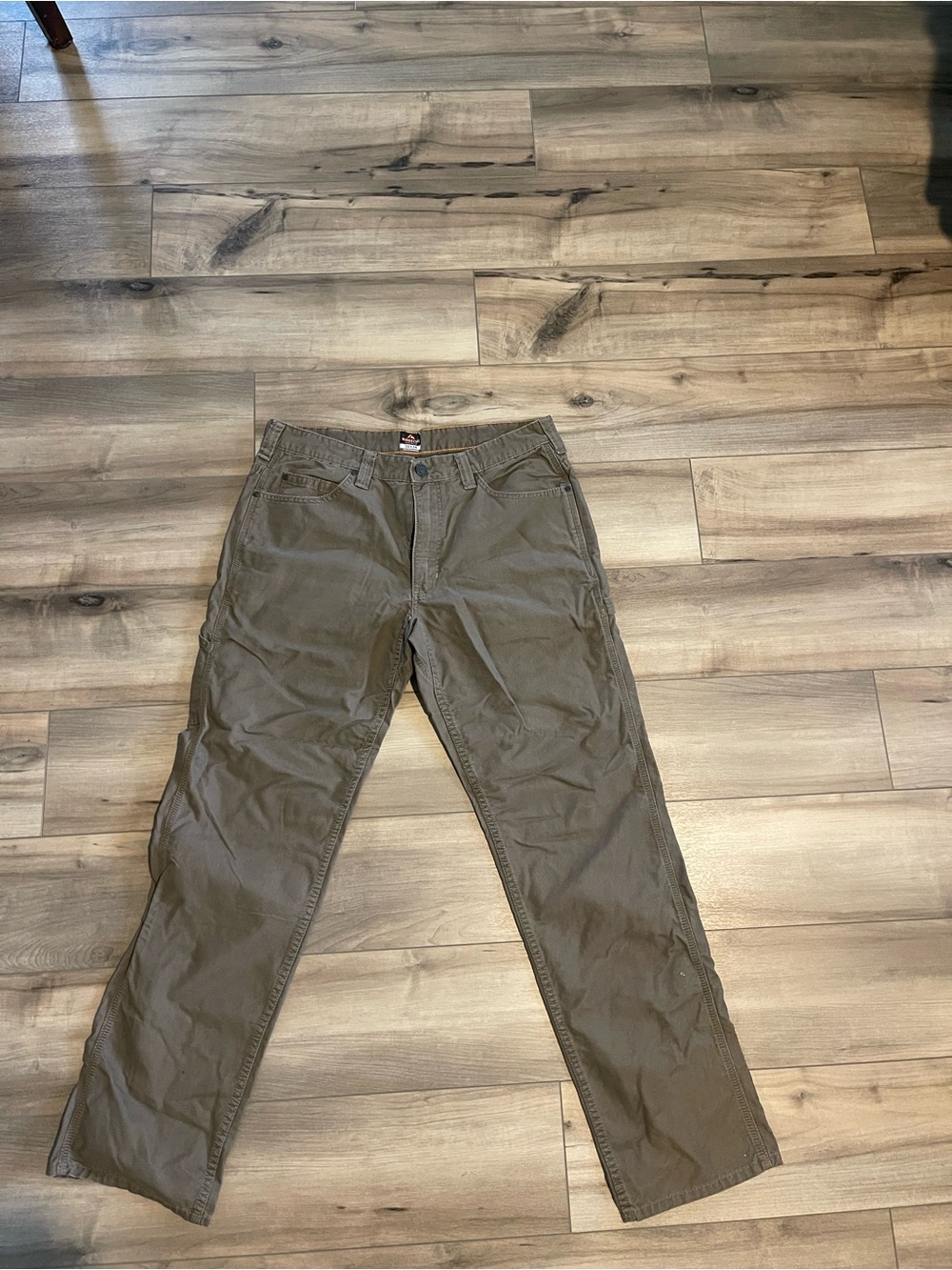 Men's Straight-Fit Chinos in Olive Green